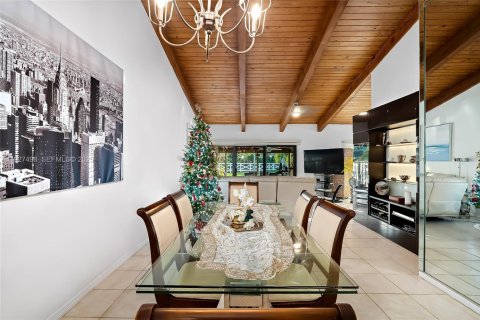 Casa en venta en Hallandale Beach, Florida, 2 dormitorios, 156.08 m2 № 1993180 - foto 23