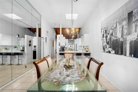 Casa en venta en Hallandale Beach, Florida, 2 dormitorios, 156.08 m2 № 1993180 - foto 21