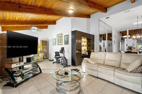 Casa en venta en Hallandale Beach, Florida, 2 dormitorios, 156.08 m2 № 1993180 - foto 18
