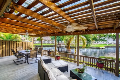 Casa en venta en Hallandale Beach, Florida, 2 dormitorios, 156.08 m2 № 1993180 - foto 8