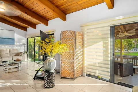 Casa en venta en Hallandale Beach, Florida, 2 dormitorios, 156.08 m2 № 1993180 - foto 24