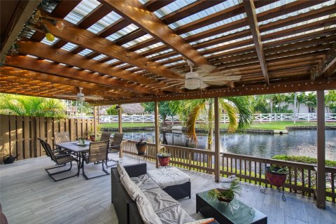 Casa en venta en Hallandale Beach, Florida, 2 dormitorios, 156.08 m2 № 1993180 - foto 4