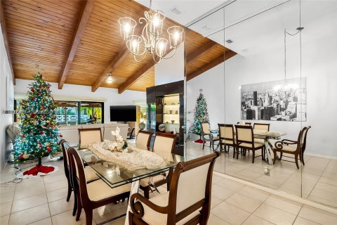 Casa en venta en Hallandale Beach, Florida, 2 dormitorios, 156.08 m2 № 1993180 - foto 19