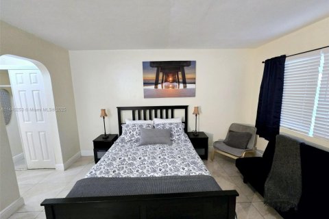 Villa ou maison à louer à Hollywood, Floride: 1 chambre, 74.32 m2 № 1860615 - photo 10