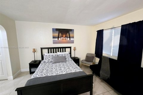 Villa ou maison à louer à Hollywood, Floride: 1 chambre, 74.32 m2 № 1860615 - photo 3