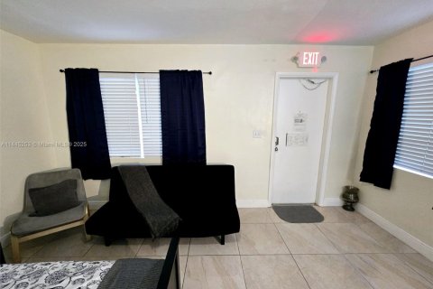 Villa ou maison à louer à Hollywood, Floride: 1 chambre, 74.32 m2 № 1860615 - photo 15