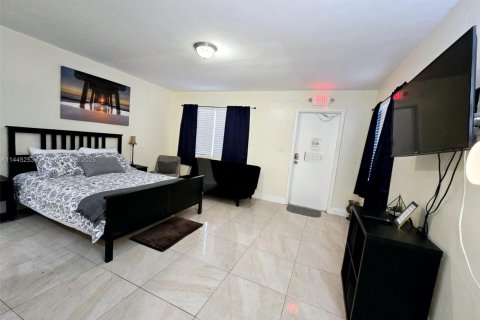 Villa ou maison à louer à Hollywood, Floride: 1 chambre, 74.32 m2 № 1860615 - photo 17