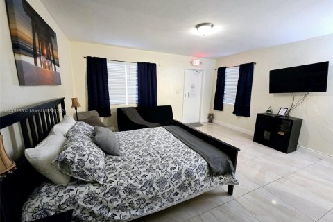 Villa ou maison à louer à Hollywood, Floride: 1 chambre, 74.32 m2 № 1860615 - photo 14