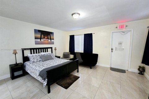 Villa ou maison à louer à Hollywood, Floride: 1 chambre, 74.32 m2 № 1860615 - photo 2