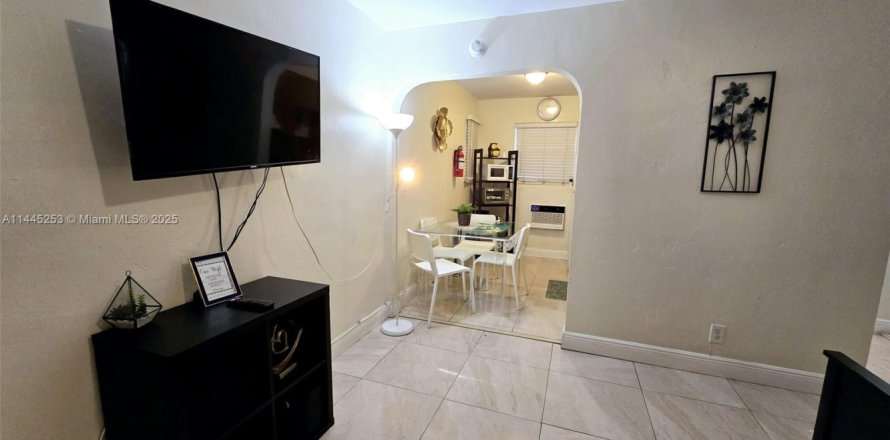 Villa ou maison à Hollywood, Floride 1 chambre, 74.32 m2 № 1860615