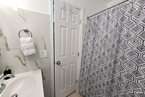 Villa ou maison à louer à Hollywood, Floride: 1 chambre, 74.32 m2 № 1860615 - photo 6