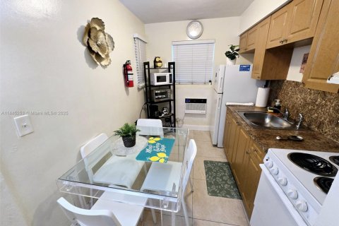 Villa ou maison à louer à Hollywood, Floride: 1 chambre, 74.32 m2 № 1860615 - photo 12
