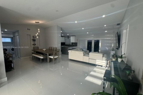 Купить виллу или дом в Майами, Флорида 4 спальни, 174.47м2, № 1957883 - фото 4