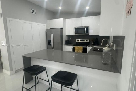 Купить виллу или дом в Майами, Флорида 4 спальни, 174.47м2, № 1957883 - фото 7