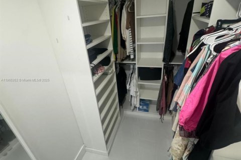 Купить виллу или дом в Майами, Флорида 4 спальни, 174.47м2, № 1957883 - фото 22