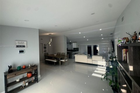 Купить виллу или дом в Майами, Флорида 4 спальни, 174.47м2, № 1957883 - фото 3