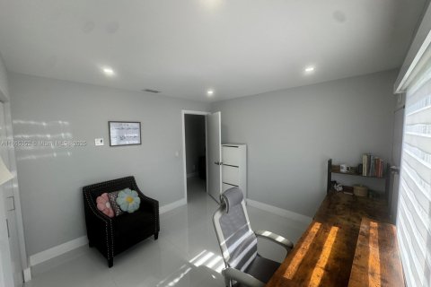 Купить виллу или дом в Майами, Флорида 4 спальни, 174.47м2, № 1957883 - фото 24