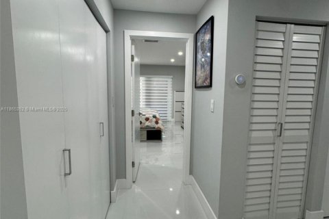 Купить виллу или дом в Майами, Флорида 4 спальни, 174.47м2, № 1957883 - фото 17