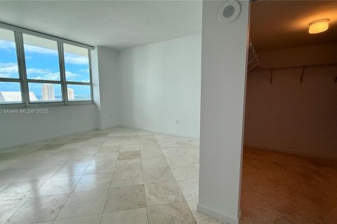 Снять в аренду кондоминиум в Майами, Флорида 3 спальни, 140.28м2, № 2018574 - фото 16