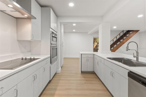 Villa ou maison à vendre à Orlando, Floride: 5 chambres, 279.82 m2 № 2427592 - photo 10
