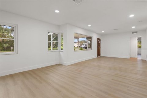 Villa ou maison à vendre à Orlando, Floride: 5 chambres, 279.82 m2 № 2427592 - photo 8