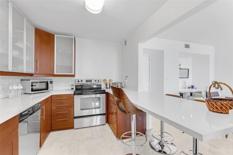 Copropriété à louer à Sunny Isles Beach, Floride: 2 chambres, 126.07 m2 № 2034051 - photo 8