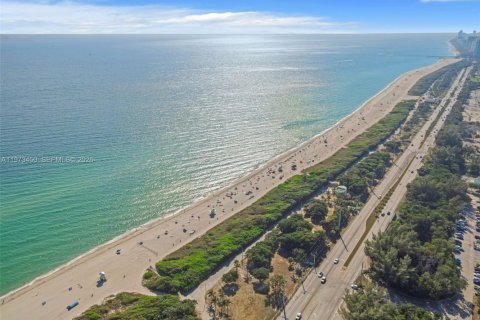 Condo à Sunny Isles Beach, Floride, 2 chambres  № 2034051