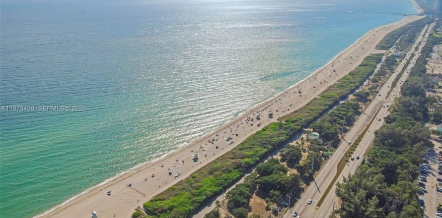 Condo à Sunny Isles Beach, Floride, 2 chambres  № 2034051