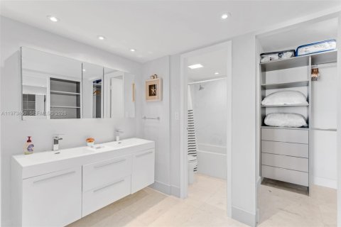 Copropriété à louer à Sunny Isles Beach, Floride: 2 chambres, 126.07 m2 № 2034051 - photo 14