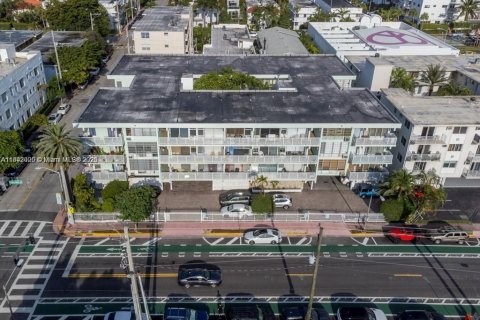 Copropriété à vendre à Miami Beach, Floride: 40.41 m2 № 1841180 - photo 1
