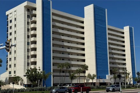 Condo in Madeira Beach, Florida, 2 bedrooms  № 2231390