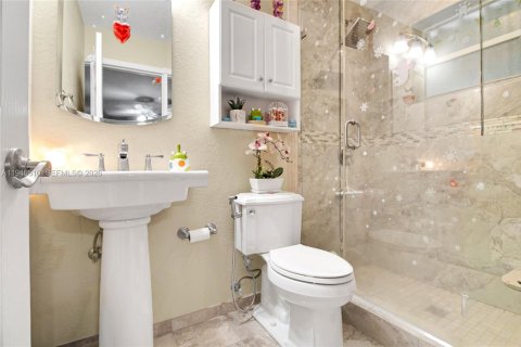 House in Miami, Florida 3 bedrooms, 125.51 sq.m. № 2022201 - photo 21