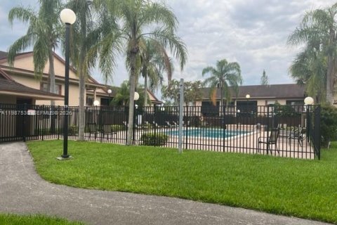 Снять в аренду кондоминиум в Майами, Флорида 1 спальня, 68.38м2, № 2050331 - фото 11