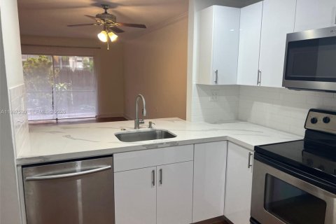 Снять в аренду кондоминиум в Майами, Флорида 1 спальня, 68.38м2, № 2050331 - фото 2