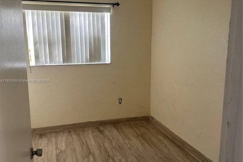 House in Miami, Florida 3 bedrooms, 78.04 sq.m. № 1862474 - photo 19
