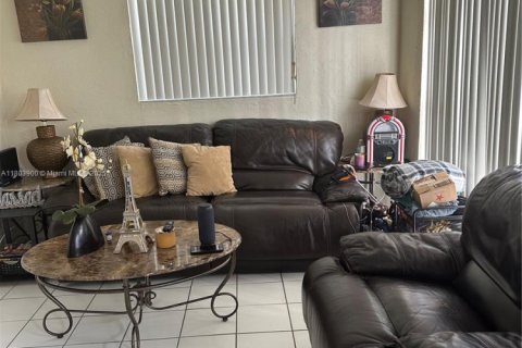 House in Miami, Florida 3 bedrooms, 78.04 sq.m. № 1862474 - photo 7