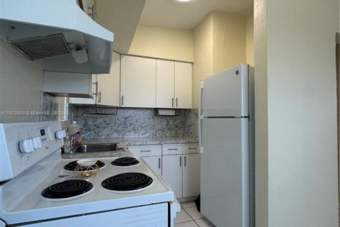 House in Miami, Florida 3 bedrooms, 78.04 sq.m. № 1862474 - photo 27