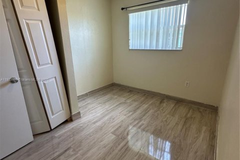 House in Miami, Florida 3 bedrooms, 78.04 sq.m. № 1862474 - photo 21