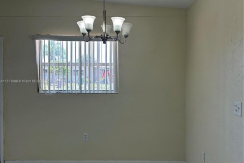 House in Miami, Florida 3 bedrooms, 78.04 sq.m. № 1862474 - photo 28