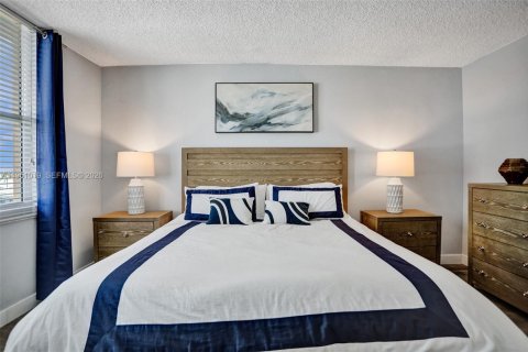 Condo in Hollywood, Florida, 1 bedroom  № 2062149 - photo 9