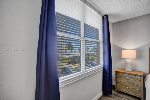 Condo in Hollywood, Florida, 1 bedroom  № 2062149 - photo 18
