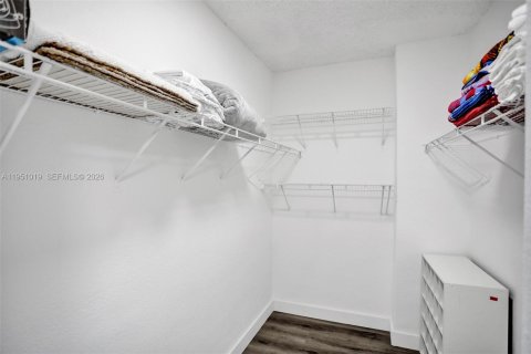 Condo in Hollywood, Florida, 1 bedroom  № 2062149 - photo 21