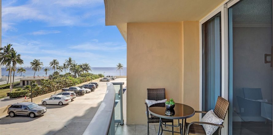 Condo in Hollywood, Florida, 1 bedroom  № 2062149