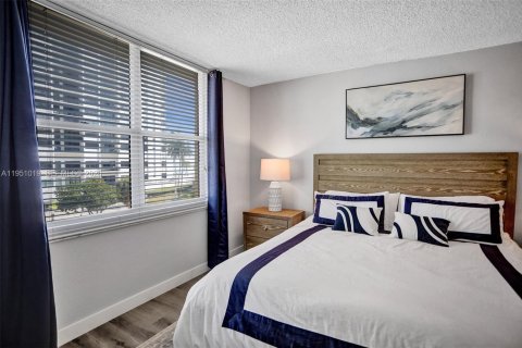 Condo in Hollywood, Florida, 1 bedroom  № 2062149 - photo 10