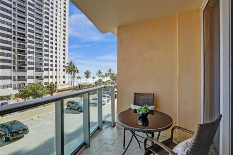 Condo in Hollywood, Florida, 1 bedroom  № 2062149 - photo 23