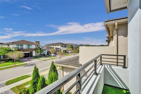 Снять в аренду виллу или дом в Паркленд, Флорида 5 спален, 314.38м2, № 1970443 - фото 14