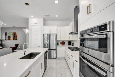 Снять в аренду виллу или дом в Паркленд, Флорида 5 спален, 314.38м2, № 1970443 - фото 3