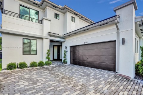 Снять в аренду виллу или дом в Паркленд, Флорида 5 спален, 314.38м2, № 1970443 - фото 1