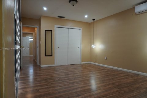 House in Sunrise, Florida 2 bedrooms, 111.2 sq.m. № 1871664 - photo 14