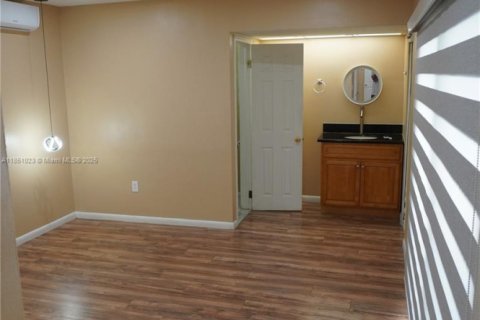 House in Sunrise, Florida 2 bedrooms, 111.2 sq.m. № 1871664 - photo 13